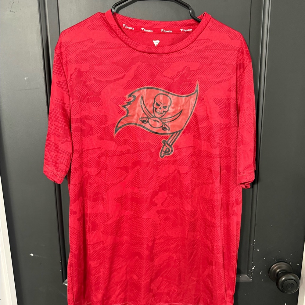Tampa Bay Buccaneers Red Graphic Men's Shirt